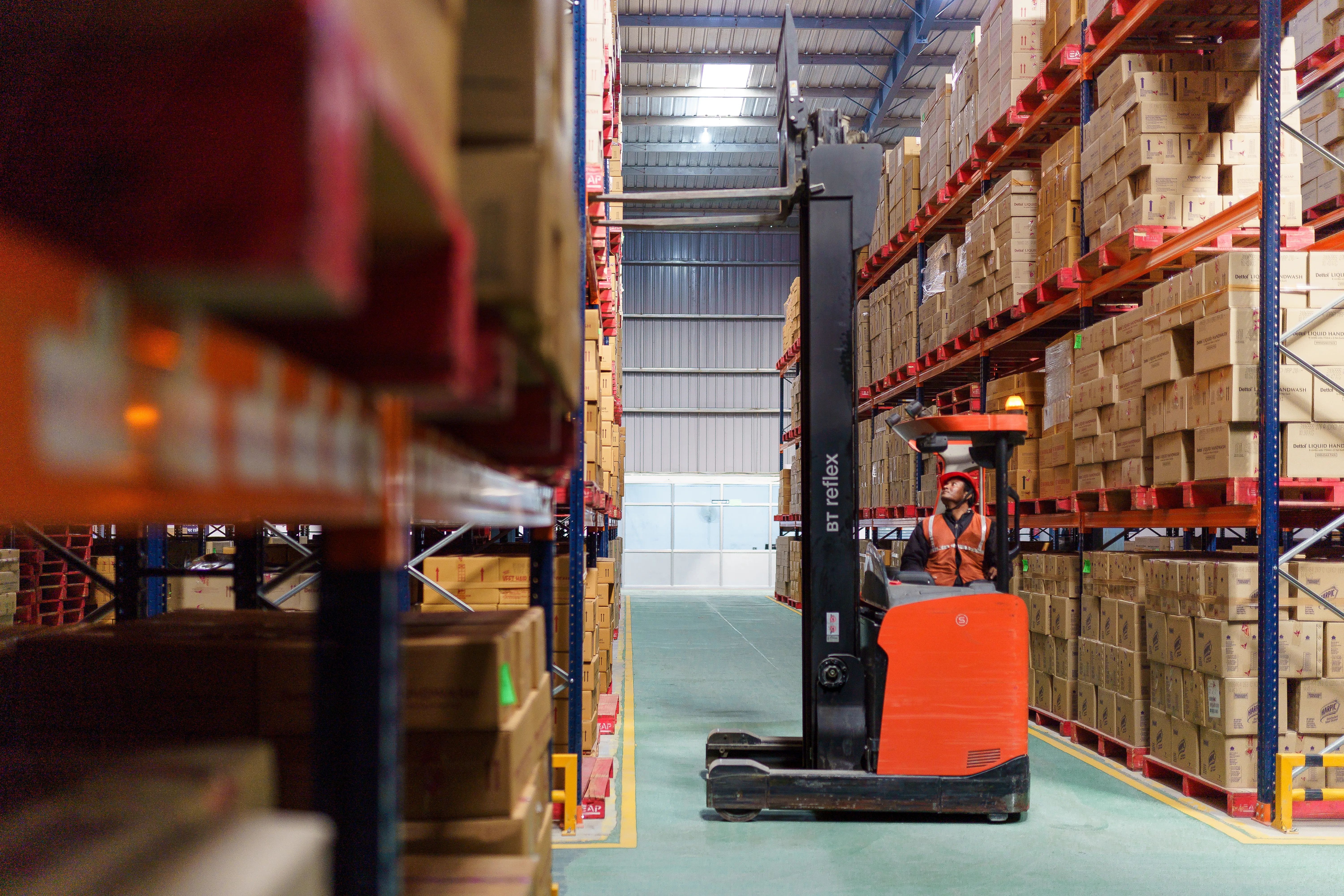 Reducing the effective logistics costs of products by 8% for an FMCG giant